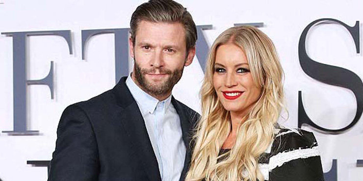 Actress Denise van Outen gives boyfriend Eddie Boxshall a butt squeeze, looks stunning in a white beach dress