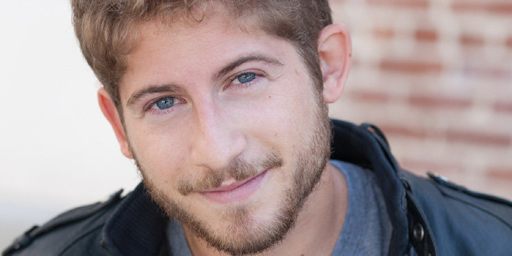 Former child film Alex D. Linz taking his sister's help while dating !! Who is this new girlfriend??