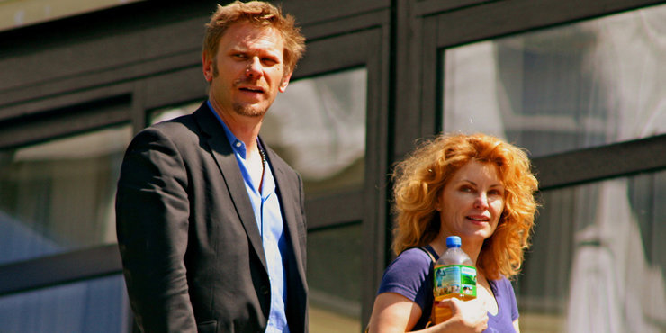 Mark Pellegrino does not like watching his own movies, has his wife Tracy review the movies for him