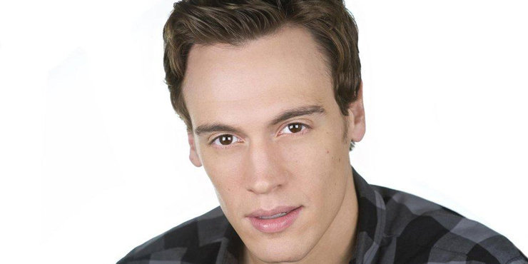 Erich Bergen talks about what he wants in a girlfriend while dating and his ideal relationship