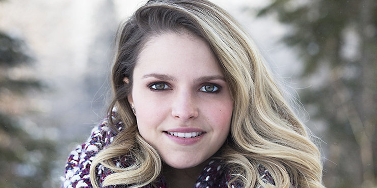 Is Sarah-Jeanne Labrosse dating anyone? Is she married?