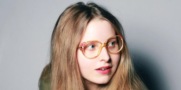 Jessie Cave not only wants to talk about her dating life but also about her boyfriend's exes. 