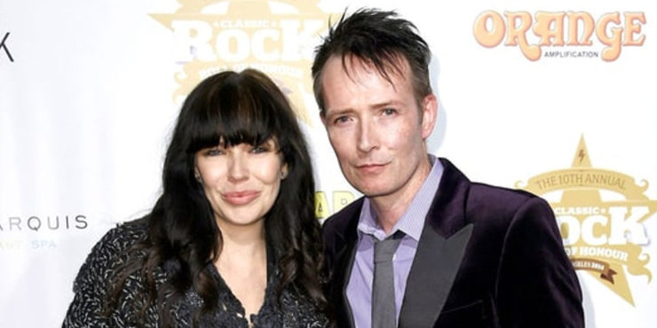 Scott Weiland's ex-wife wants the singer to continue paying alimony. 