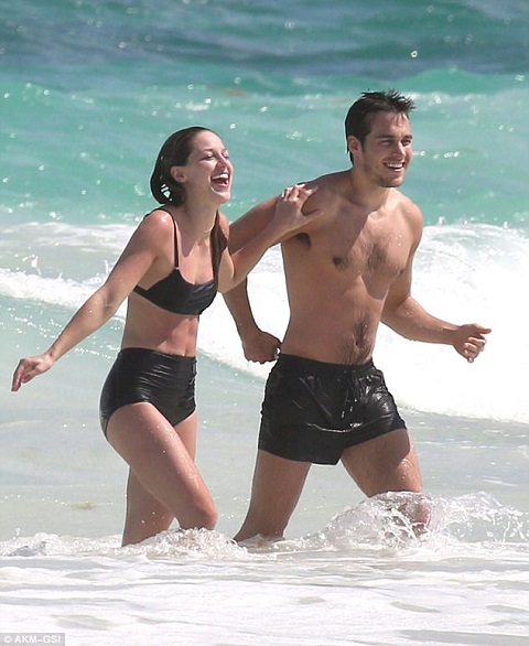 Melissa Benoist and Chris Wood took their romance public 