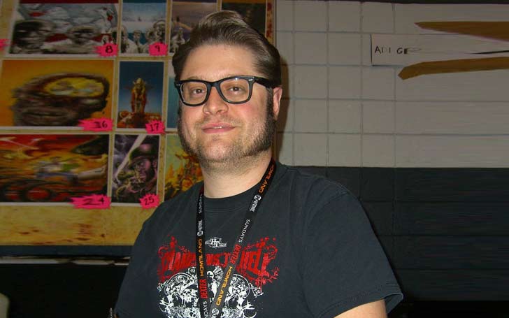What does comic book artist Tony Moore look for in a girlfriend??? 